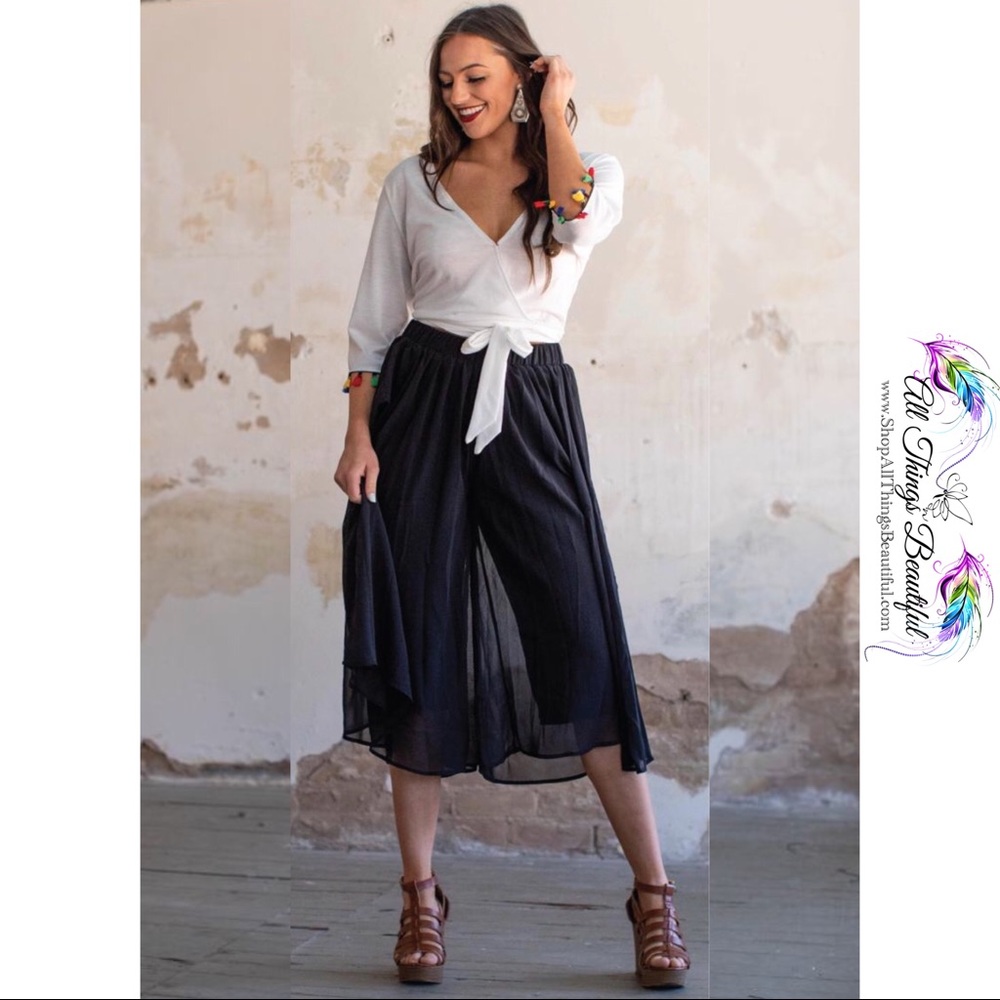 •L&B Greenbrier Culotte In Black•